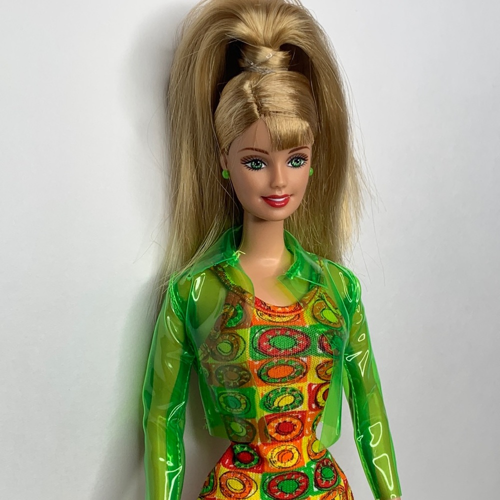 Lifesavers Barbie - Picture 1 of 5